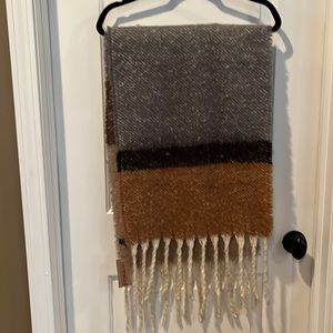 New with tags Haystacks scarf. Haystacks, a boutique in northern Michigan towns.